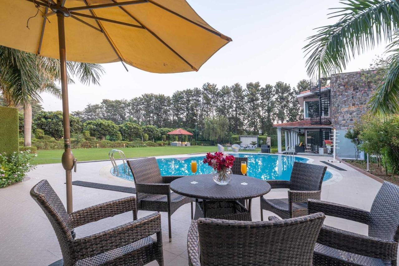 Stayvista At The Banyan Abode With Pool Table, Pet Friendly & Outdoor Pool มาเนซาร์ ภายนอก รูปภาพ
