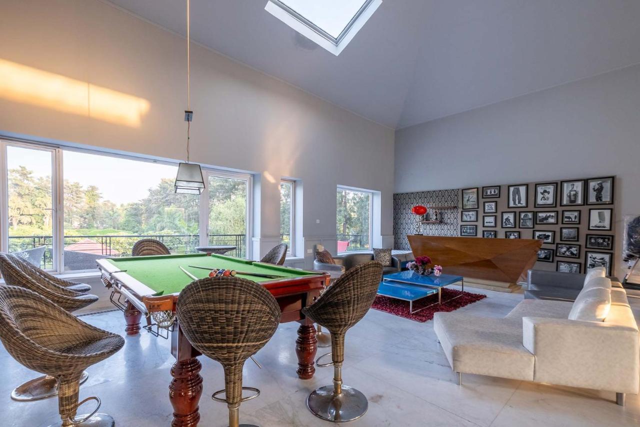 Stayvista At The Banyan Abode With Pool Table, Pet Friendly & Outdoor Pool มาเนซาร์ ภายนอก รูปภาพ