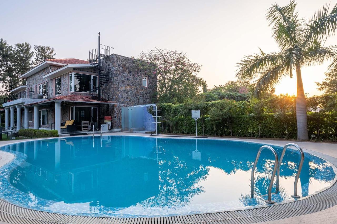 Stayvista At The Banyan Abode With Pool Table, Pet Friendly & Outdoor Pool มาเนซาร์ ภายนอก รูปภาพ