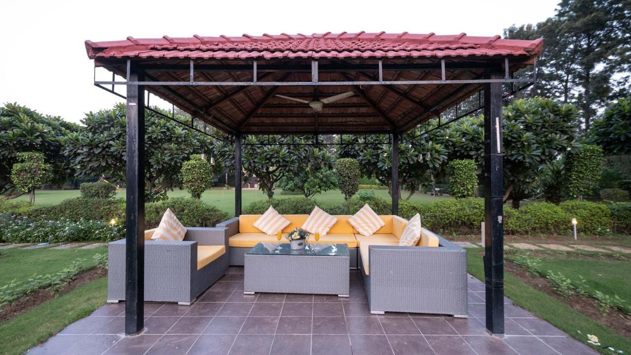 Stayvista At The Banyan Abode With Pool Table, Pet Friendly & Outdoor Pool มาเนซาร์ ภายนอก รูปภาพ