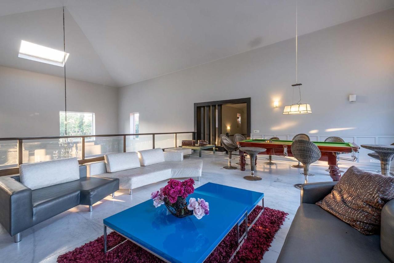 Stayvista At The Banyan Abode With Pool Table, Pet Friendly & Outdoor Pool มาเนซาร์ ภายนอก รูปภาพ