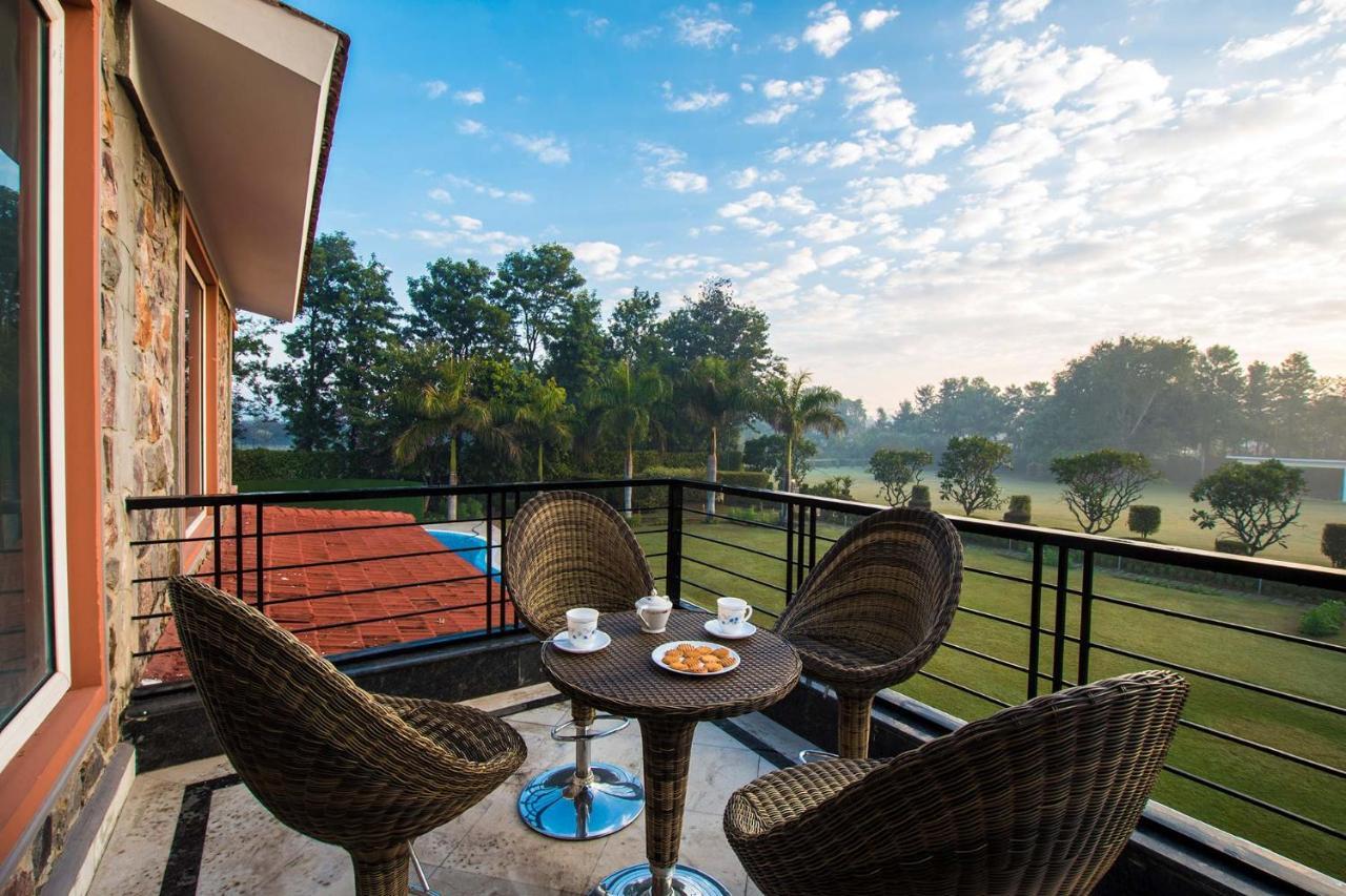Stayvista At The Banyan Abode With Pool Table, Pet Friendly & Outdoor Pool มาเนซาร์ ภายนอก รูปภาพ
