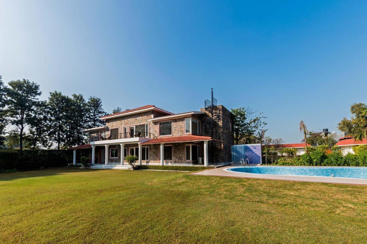 Stayvista At The Banyan Abode With Pool Table, Pet Friendly & Outdoor Pool มาเนซาร์ ภายนอก รูปภาพ