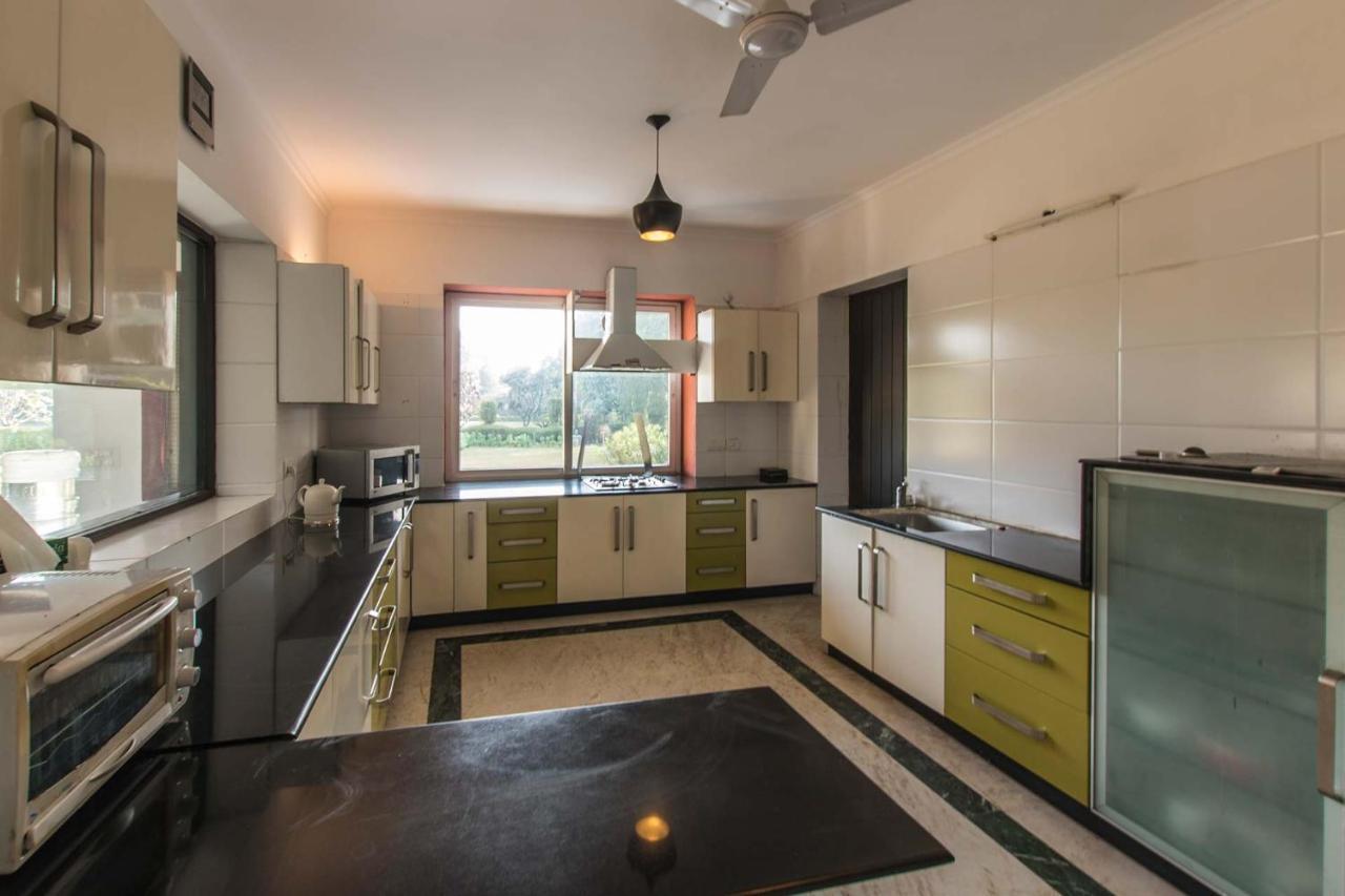 Stayvista At The Banyan Abode With Pool Table, Pet Friendly & Outdoor Pool มาเนซาร์ ภายนอก รูปภาพ