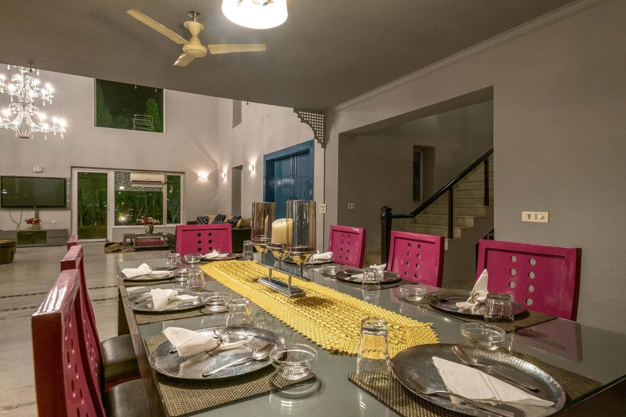 Stayvista At The Banyan Abode With Pool Table, Pet Friendly & Outdoor Pool มาเนซาร์ ภายนอก รูปภาพ